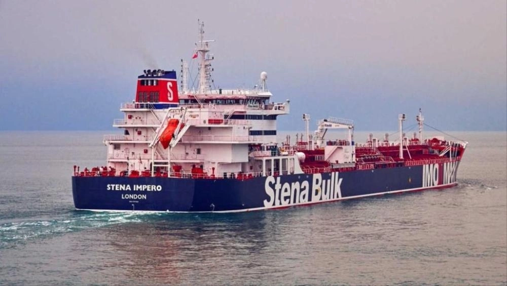 






الناقلة البريطانية المحتجزة                                                             (مكة)