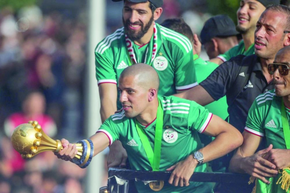 احتفالية الجزائريين بالكأس (د ب أ)