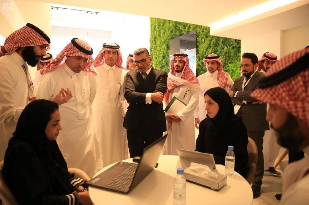 "وزير الإسكان" يتفقد مشروع "مرسية السكني" بالرياض ويقف على مراحل إنجازه