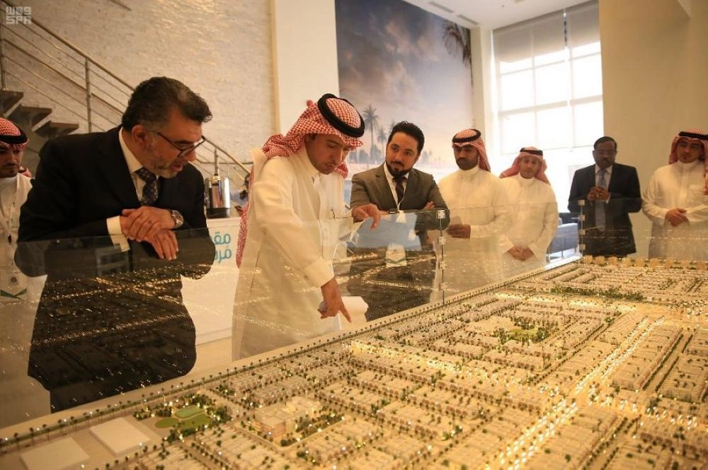 "وزير الإسكان" يتفقد مشروع "مرسية السكني" بالرياض ويقف على مراحل إنجازه