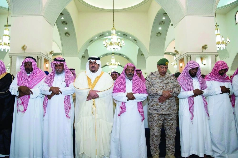 من الصلاة على الشهيدين                                                        (واس)