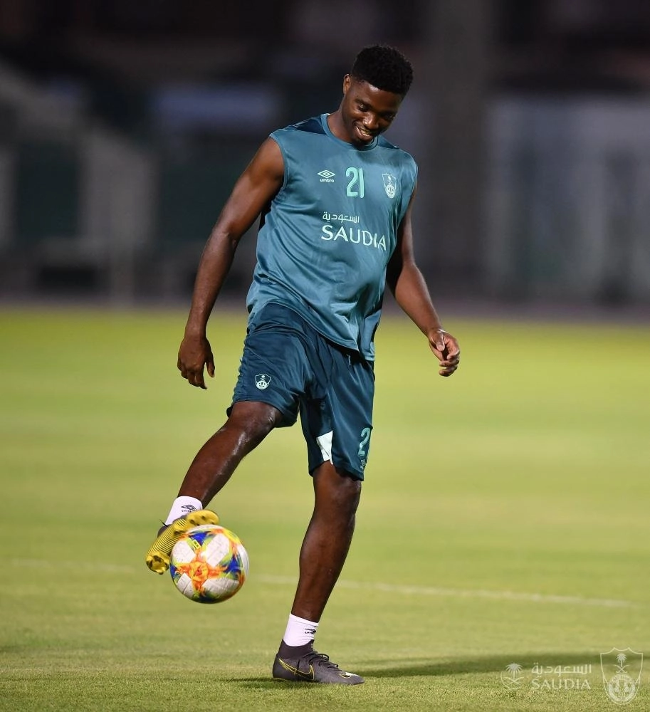 






ديجانيني تفاريس                          (إعلامي الأهلي)