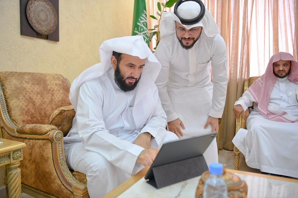 






وليد الصمعاني خلال تدشينه للخدمات    (مكة)