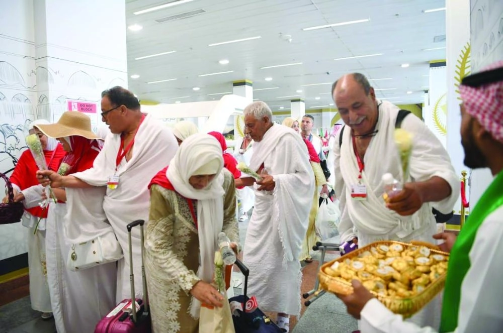 






استقبال حجاج قادمين من دول مستفيدة من المبادرة                (مكة) 