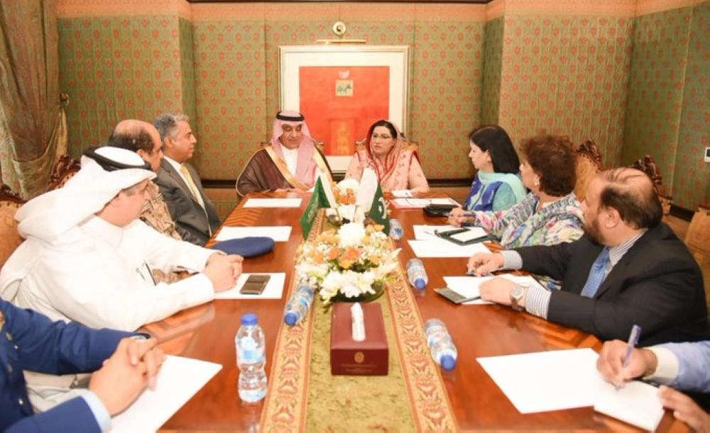 وزير الإعلام يلتقي المساعدة الخاصة لرئيس الوزراء الباكستاني لشؤون الإعلام