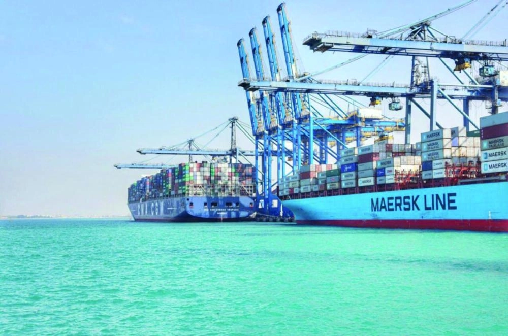 






ناقلات في ميناء جدة                                                           (مكة)