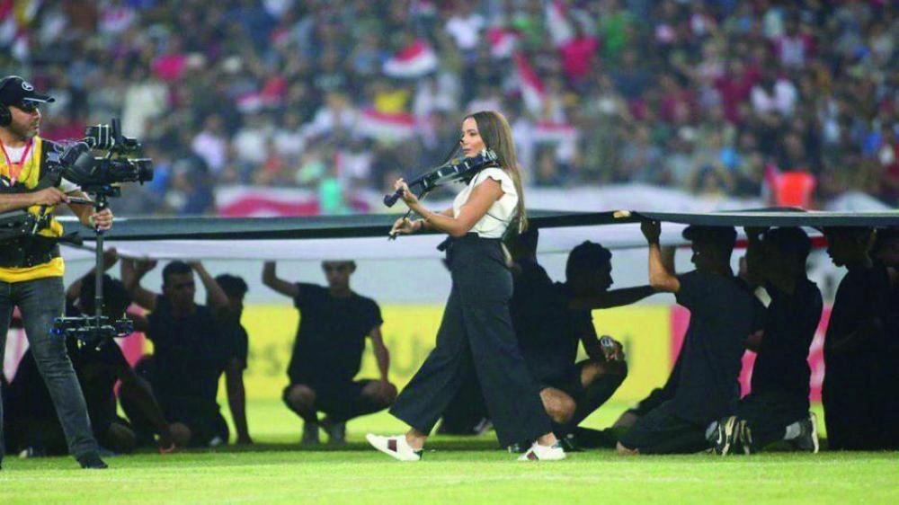 






عازفة الكمان التي أحدثت انقساما في كربلاء                                                                                                            (تويتر)