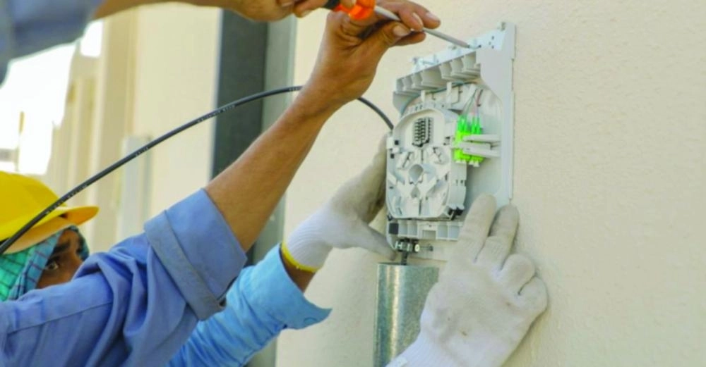 






أثناء تركيب شبكة انترنت النطاق العريض                                                                   (مكة)