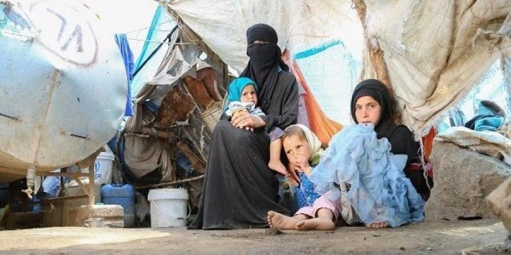 






نساء وأطفال في الشارع بحجور                      (مكة)