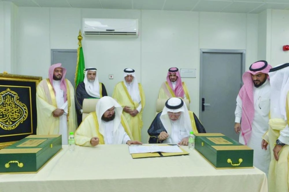 



خالد الفيصل خلال مراسم تسليم كسوة الكعبة                         (مكة)