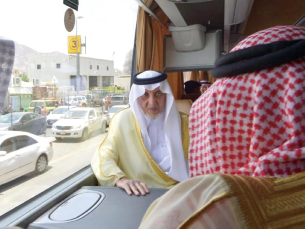 خالد الفيصل خلال جولته في المشاعر المقدسة أمس (مكة)