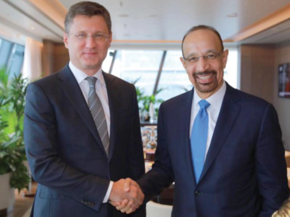 الوزيران على هامش الاجتماع                                      (الطاقة)