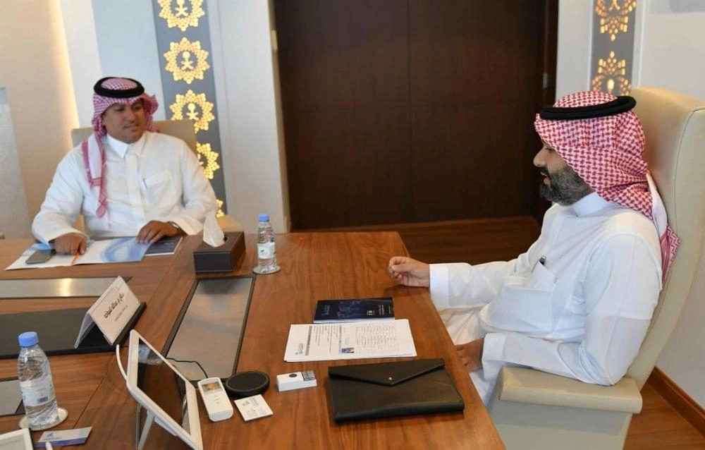 السواحة يتحدث في اللقاء (مكة)