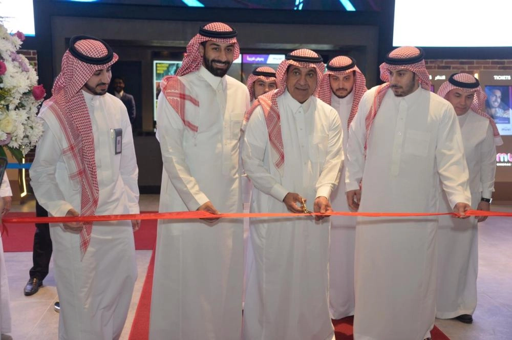وزير الاعلام يفتتح سينما "موفي" في جدة
