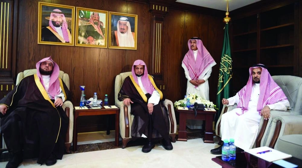 






سعود المعجب خلال لقائه منسوبي النيابة العامة                         (مكة)