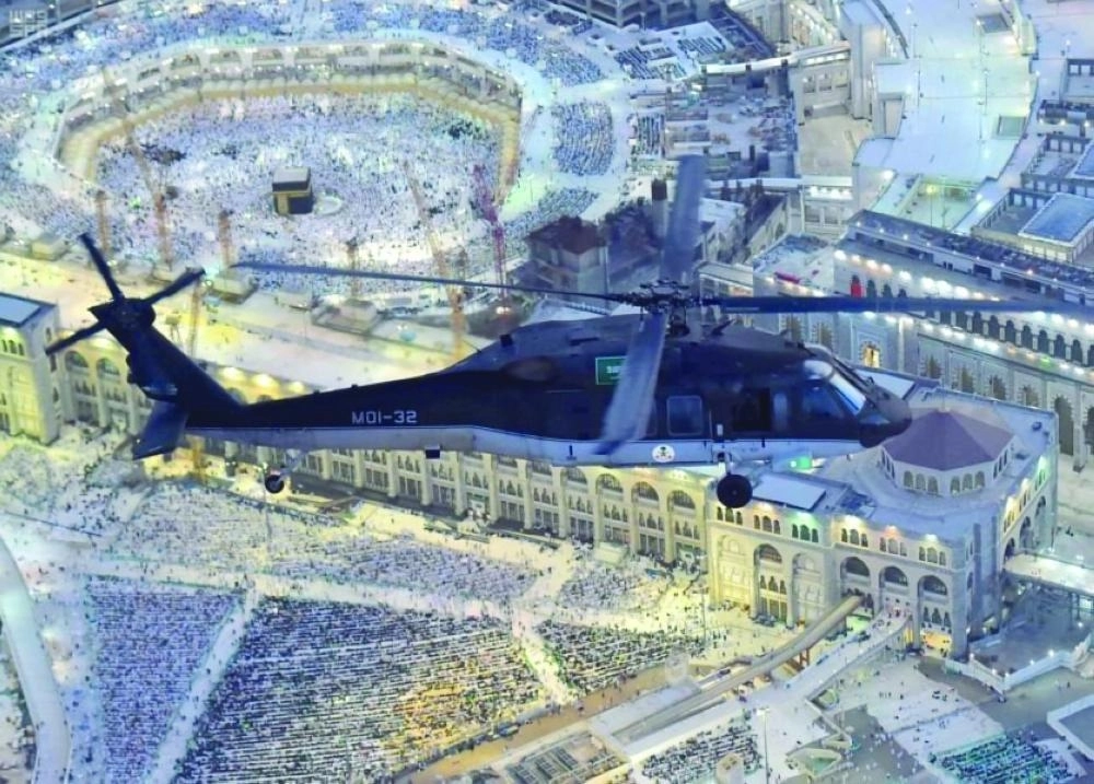 طائرة عمودية تحلق فوق المسجد الحرام (واس)