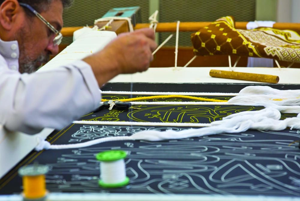 مراحل تصنيع كسوة الكعبة 1440 (أنس الحارثي)  