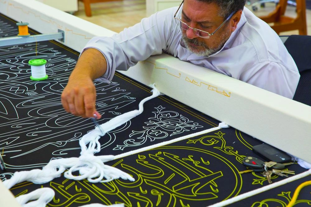 مراحل تصنيع كسوة الكعبة 1440 (أنس الحارثي)  