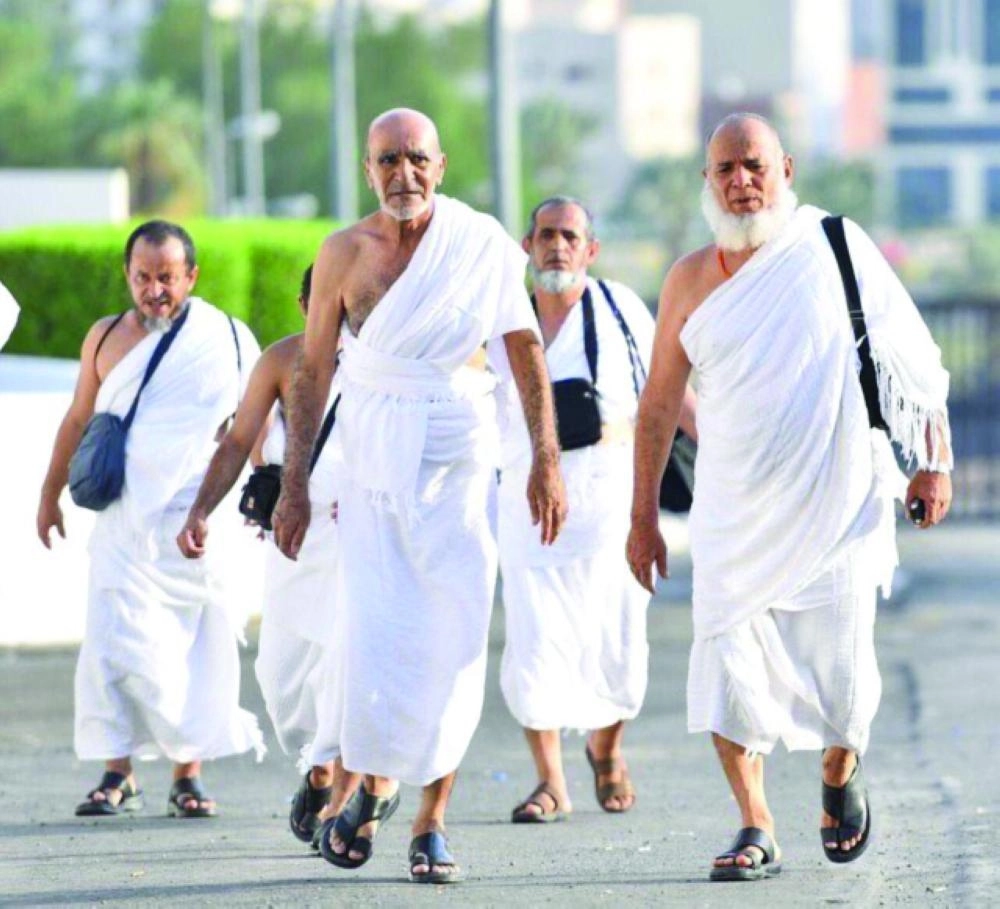 






حجاج في طريقهم للمخيمات بمشعر منى                                                                                                         (مكة) 