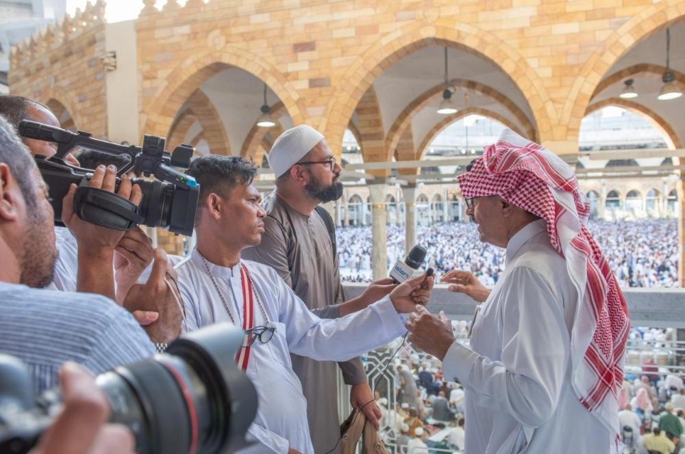 وفد إعلامي متعدد الجنسيات يزور مجمع الدوائر الحكومية والتوسعة السعودية الثالثة للمسجد الحرام