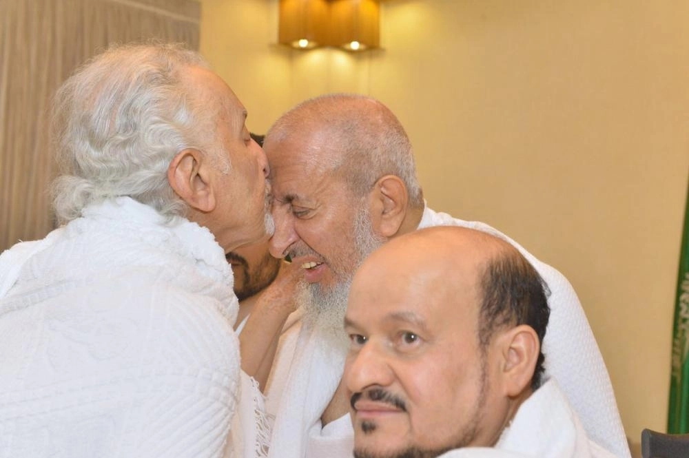 






خالد الفيصل وبدر بن سلطان خلال الخطبة                                                          (واس)