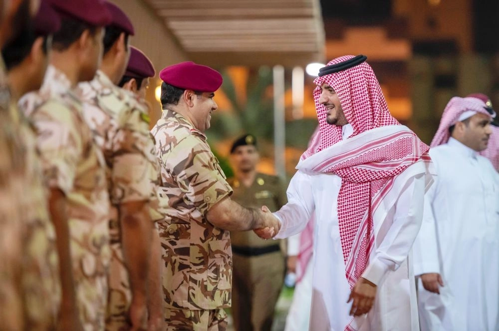 






عبدالعزيز بن سعود خلال تفقده قوات الأمن الخاصة                                                    (واس)