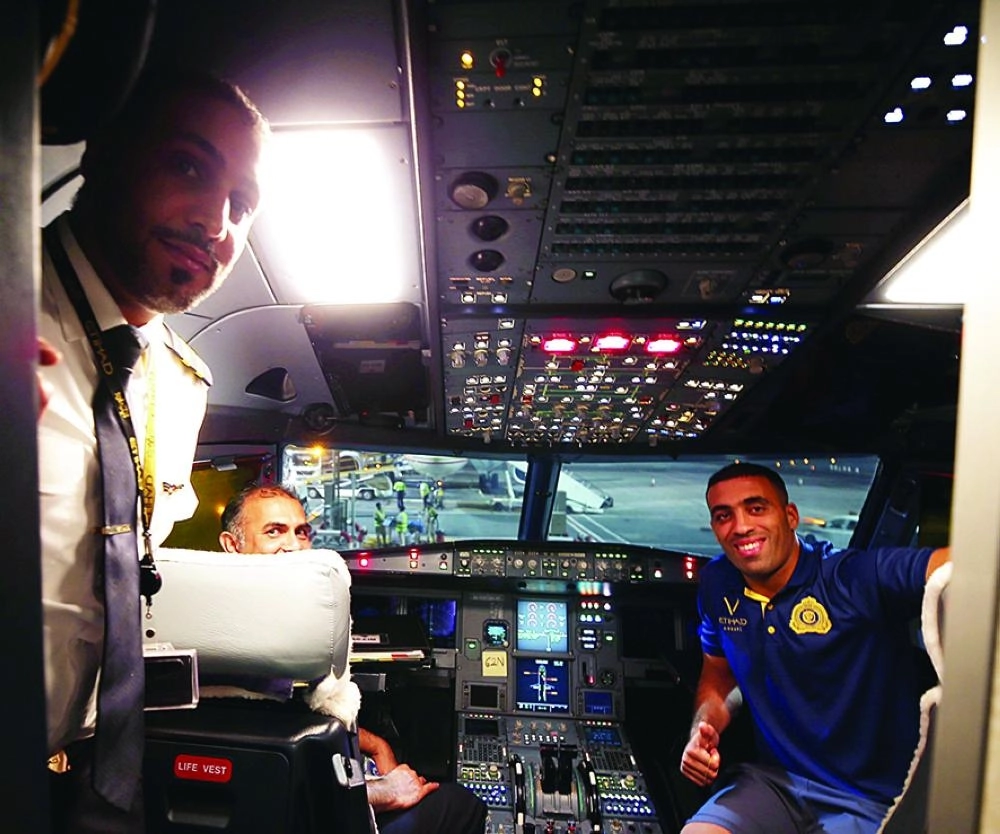 حمد الله في كبينة الطائرة