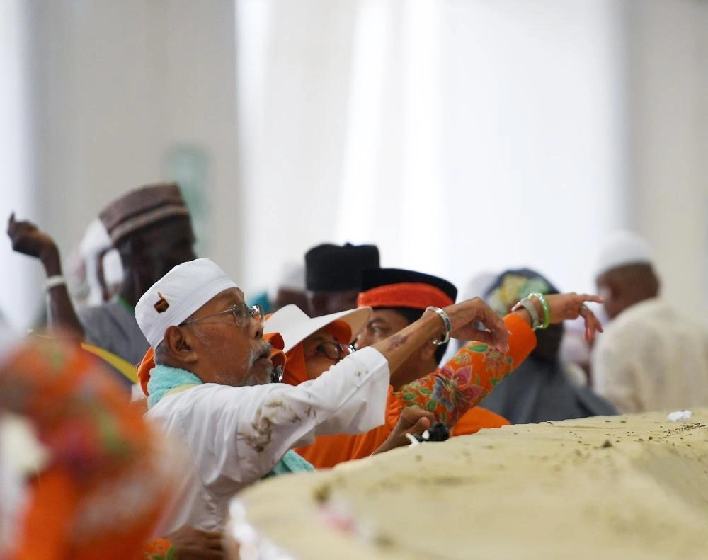 حجاج أثناء رمي الجمرات (واس)