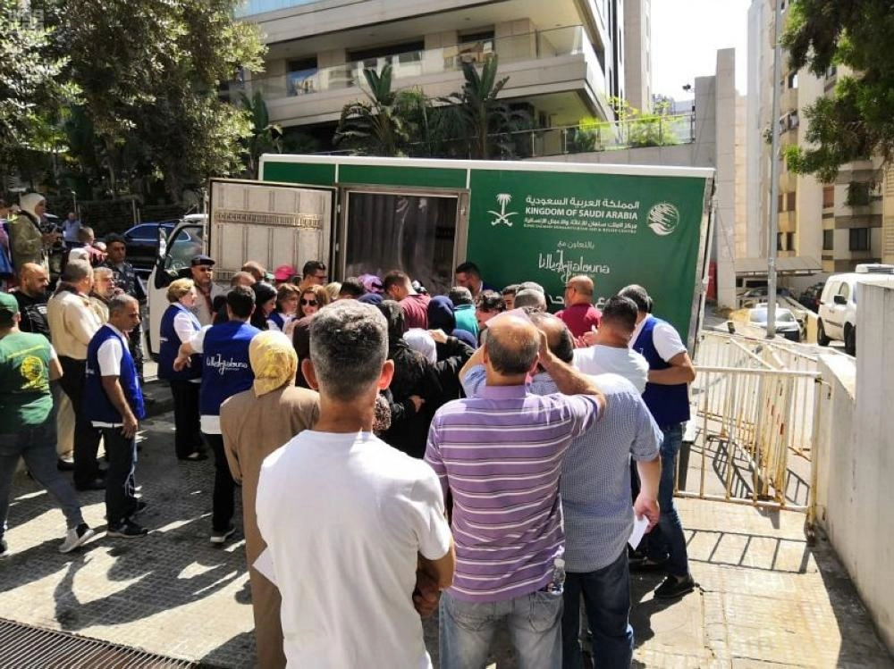 






توزيع اللحوم على المستهدفين                  (واس)