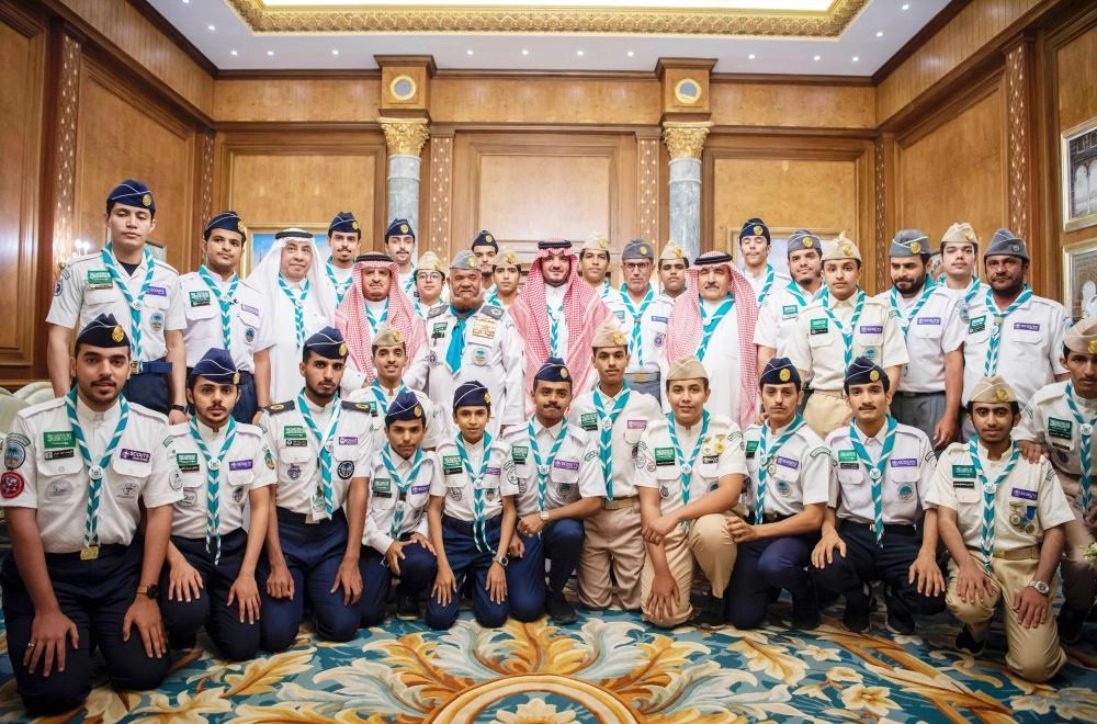 






عبدالعزيز بن سعود خلال اللقاء بمقر الأمن العام                                     (واس)  