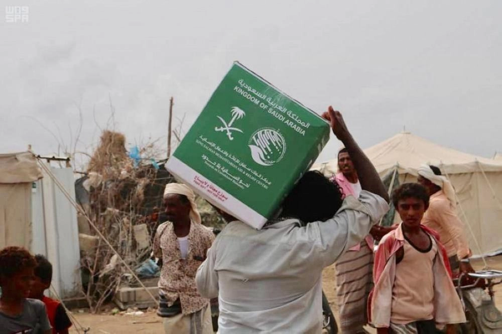 توزيع السلال على المستهدفين (واس)