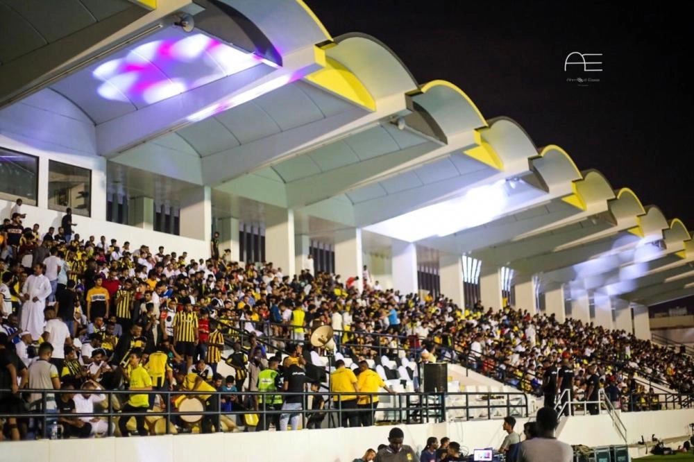 جماهير الاتحاد تتابع اللقاء من جدة عبر شاشات عملاقة (إعلامي الاتحاد)