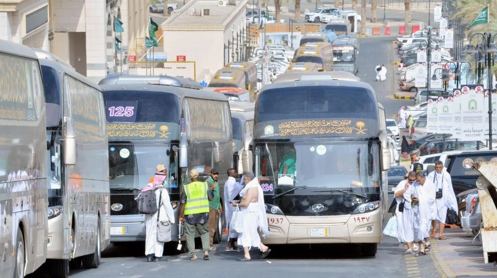 






الحجاج توجهوا إلى المسجد النبوي بعد وصولهم                                      (واس)