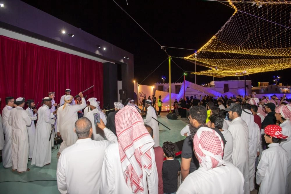 ساحة الفن والموسيقى بسوق عكاظ في موسم الطائف