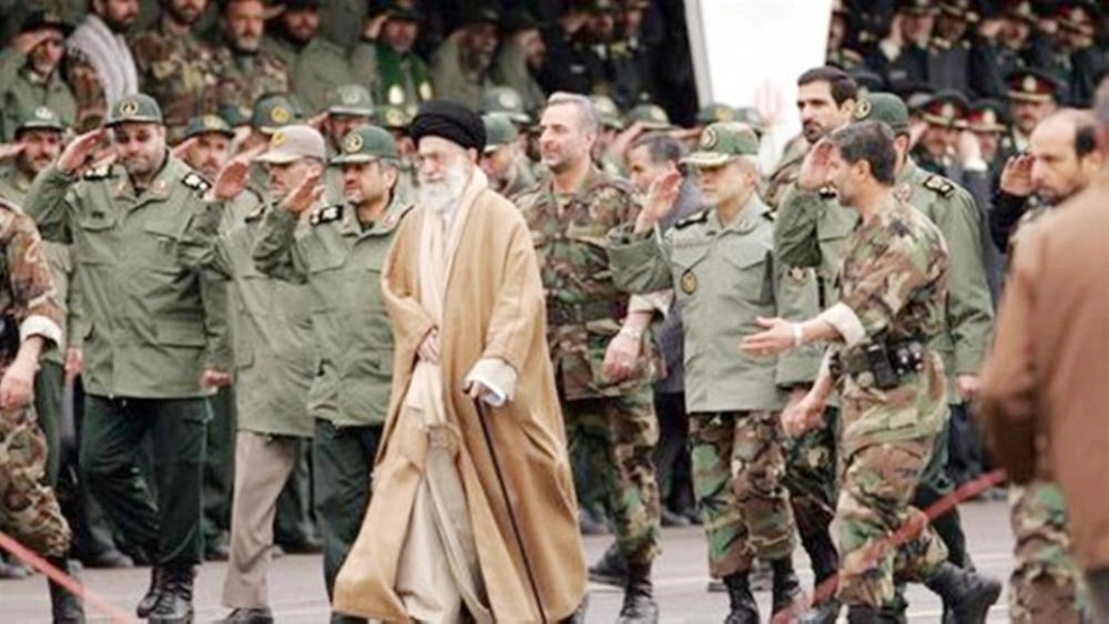 






خامنئي مع الحرس الثوري                                                     (مكة)