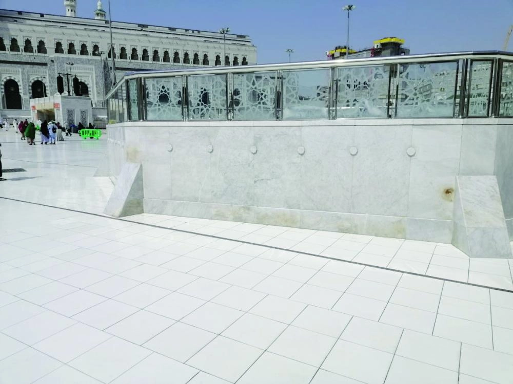 






المواضئ بعد تفكيك صنابير المياه                                                                                          (مكة)