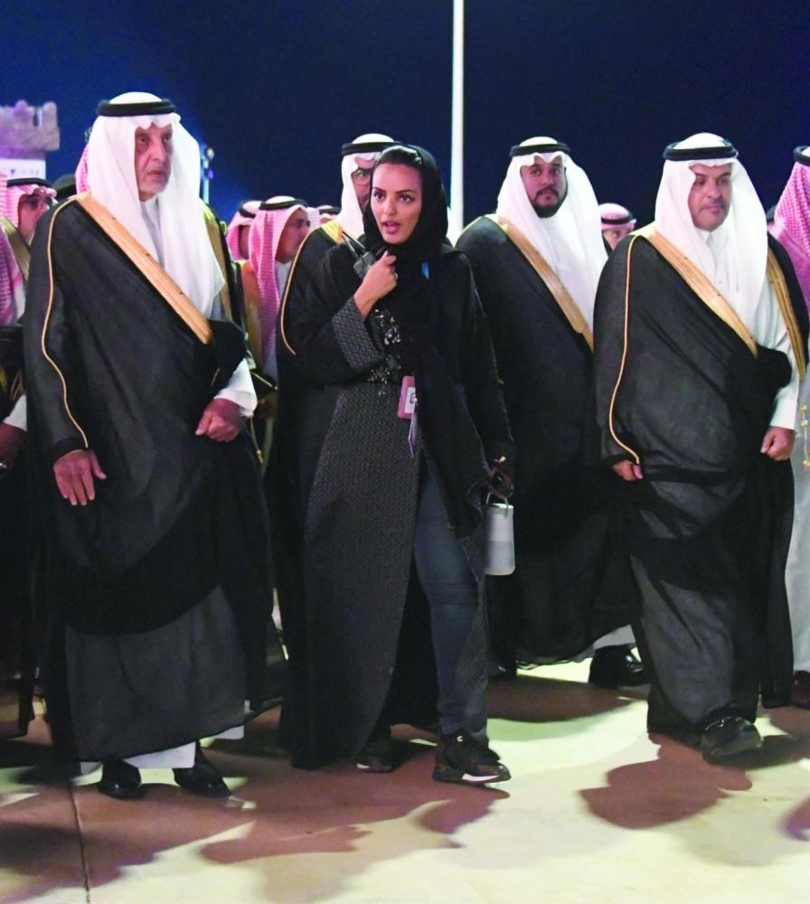 



.. وخلال جولته في سوق عكاظ