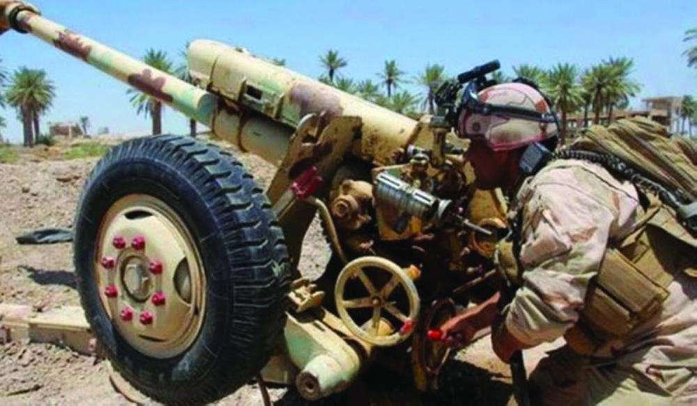 






جندي إيراني يستخدم سلاحا تقليديا