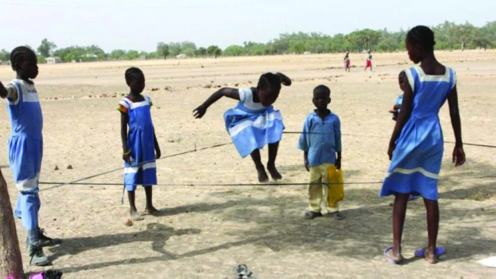 






طلاب خلال ممارسة الرياضة بالكاميرون                   (تويتر)