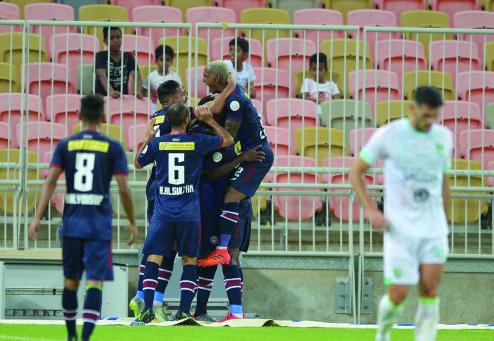 






فرحة العدالة بهدف التعادل في الأهلي                                     (مكة)