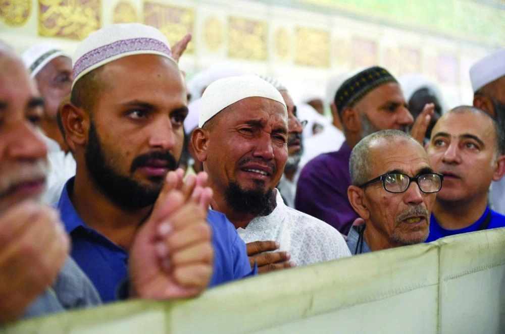 






خشوع وبكاء يسبقان لحظات وداع الحجاج    (واس)