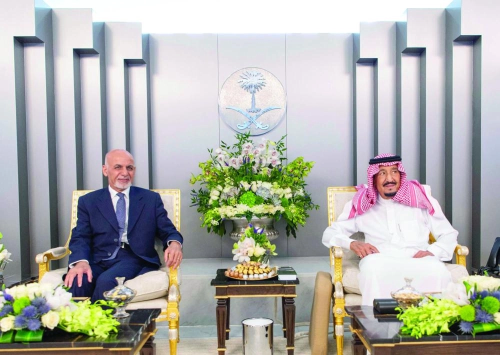 






الملك سلمان لدى استقباله محمد أشرف غني في قصر السلام بجدة                                                                                          (واس)