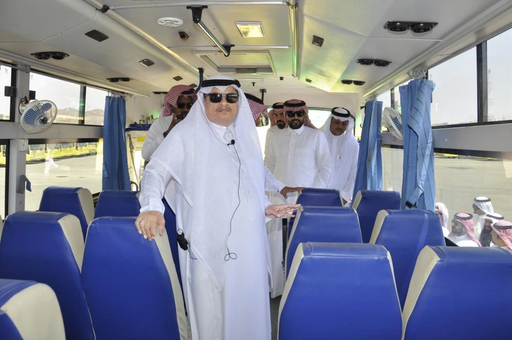 الجوني يتفقد الحافلات