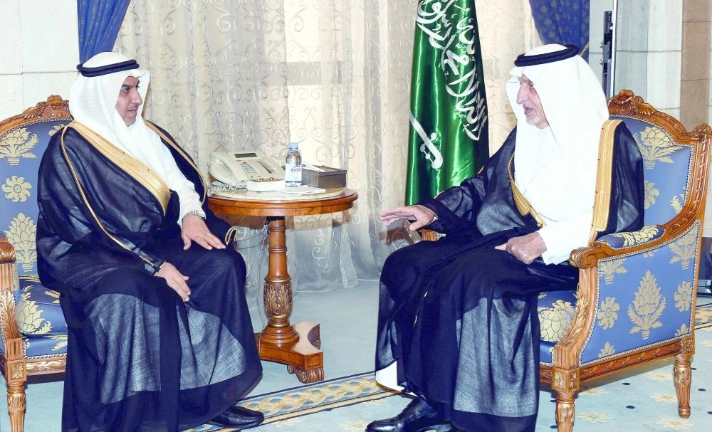 






خالد الفيصل لدى استقباله أحمد الوردي            (مكة) 