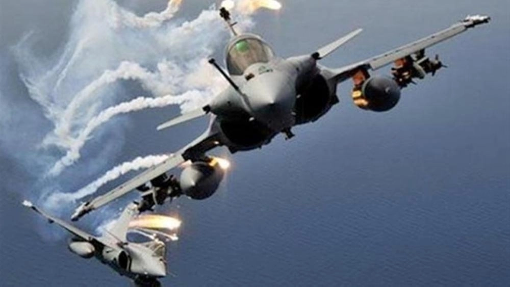 






غارات التحالف العربي في اليمن                                                 (مكة)