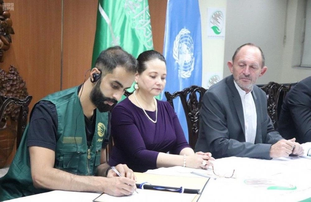 فريق مركز الملك سلمان للإغاثة يسلم برنامج الأغذية العالمي في جمهورية هندوراس 260 طنا من التمور