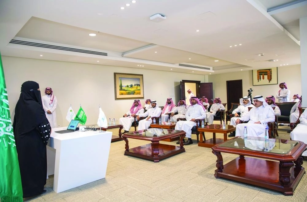 جانب من إطلاق برنامج التسجيل المهني (العمل)