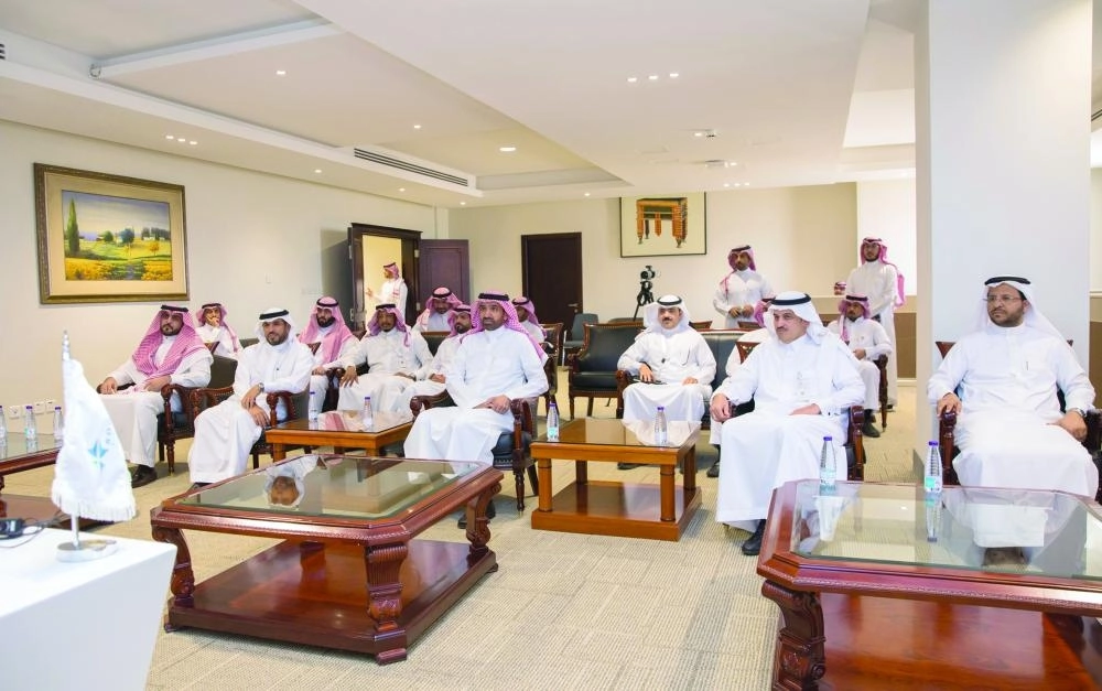 جانب من إطلاق برنامج التسجيل المهني (العمل)