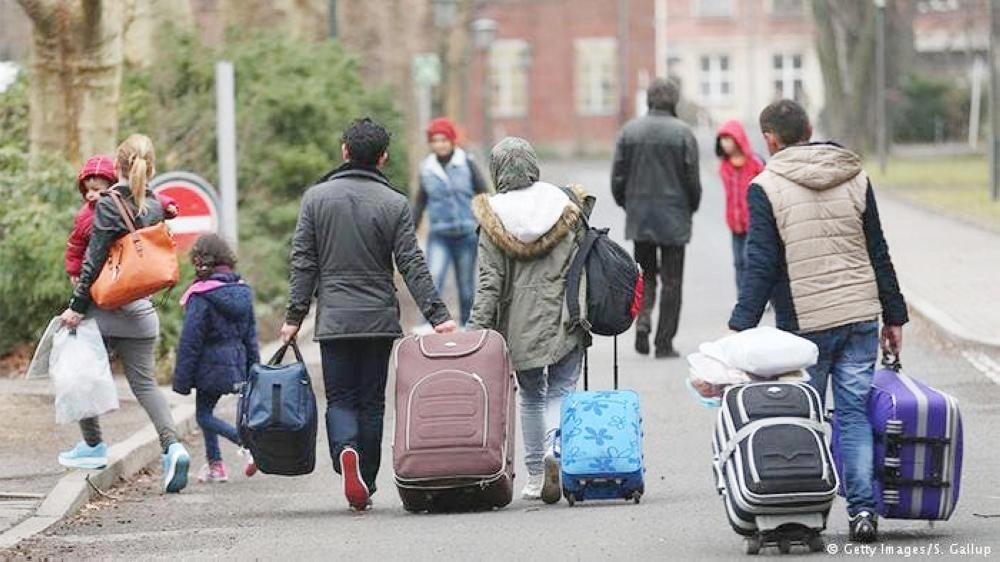 






إيرانيون يغادرون بلادهم بلا عودة                                   (مكة)