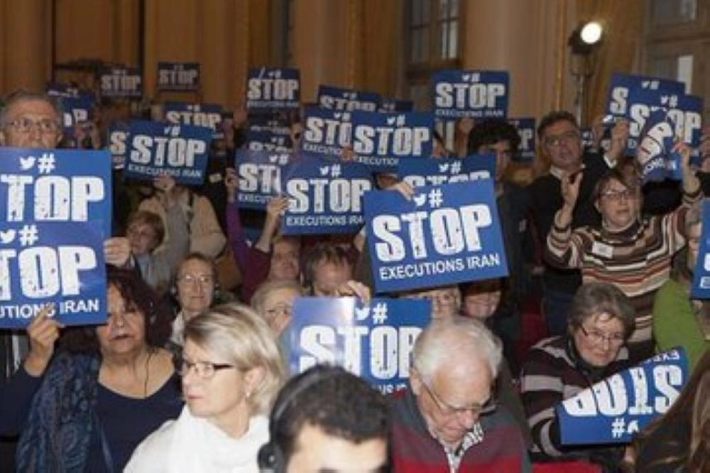 






شعارات رفعها المشاركون في المؤتمر                                  (مكة)